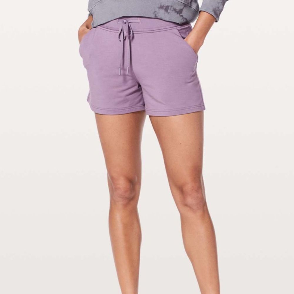 Lululemon Every Moment Short *3.5"
Vintage Quartz